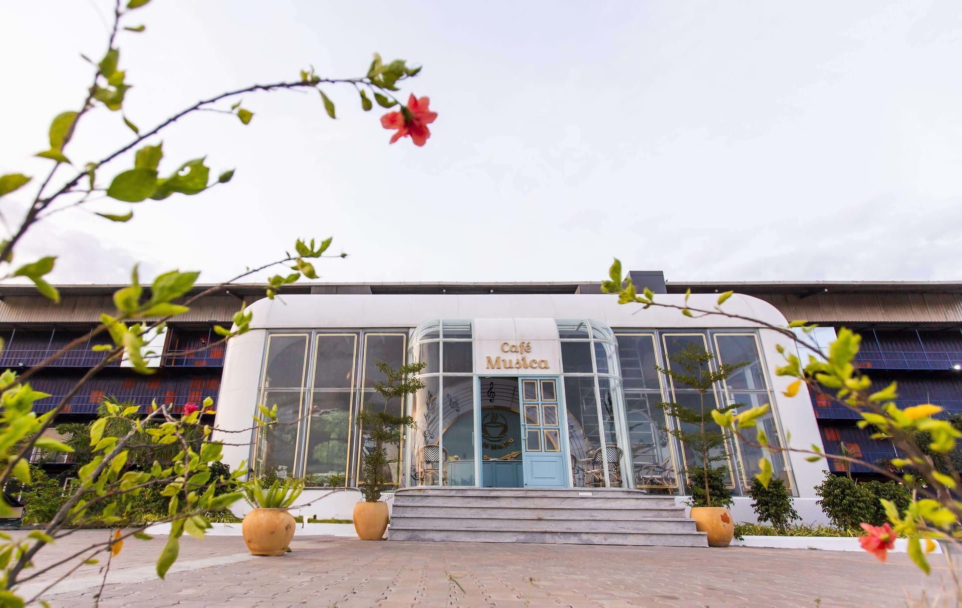 The serene entrance to the Cafe Musica cafe