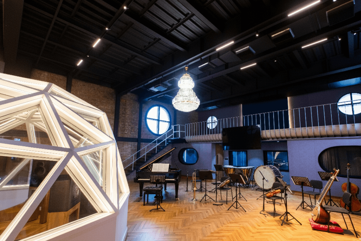 The geodesic dome control room with instruments at Café Musica