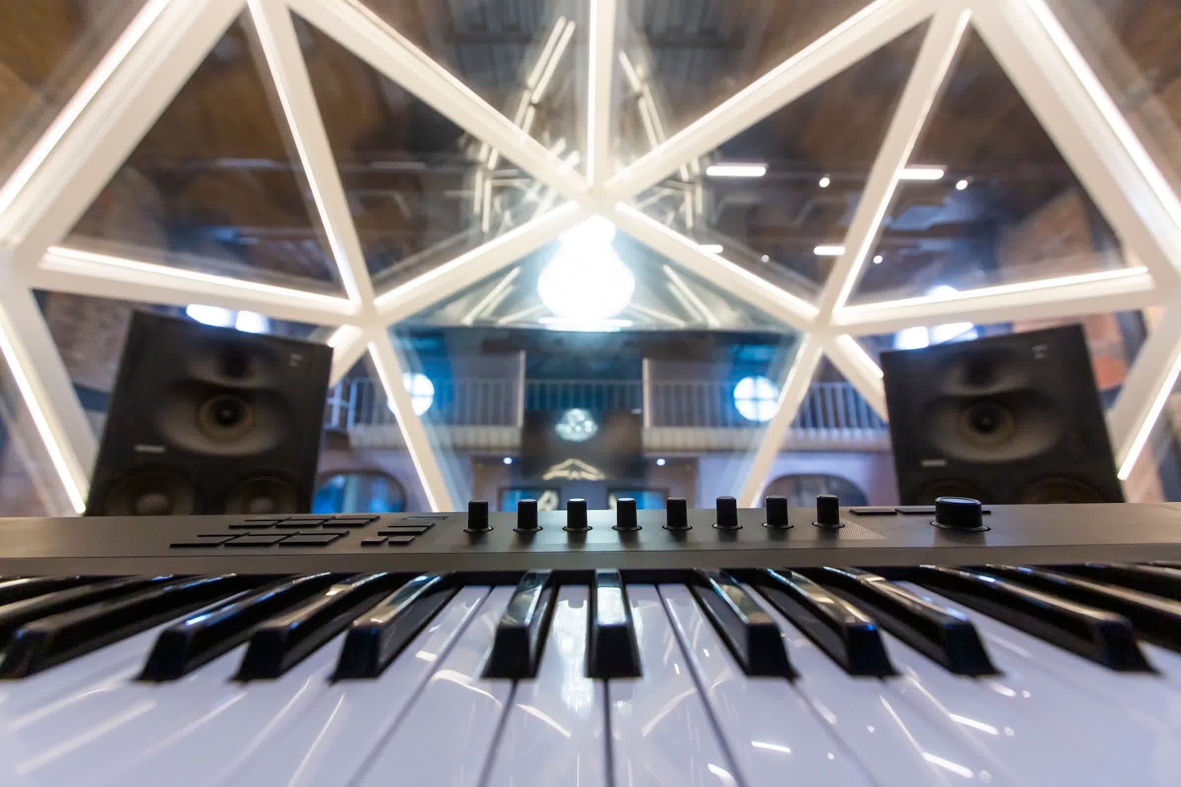 Cafe Musica Studio - Image 21