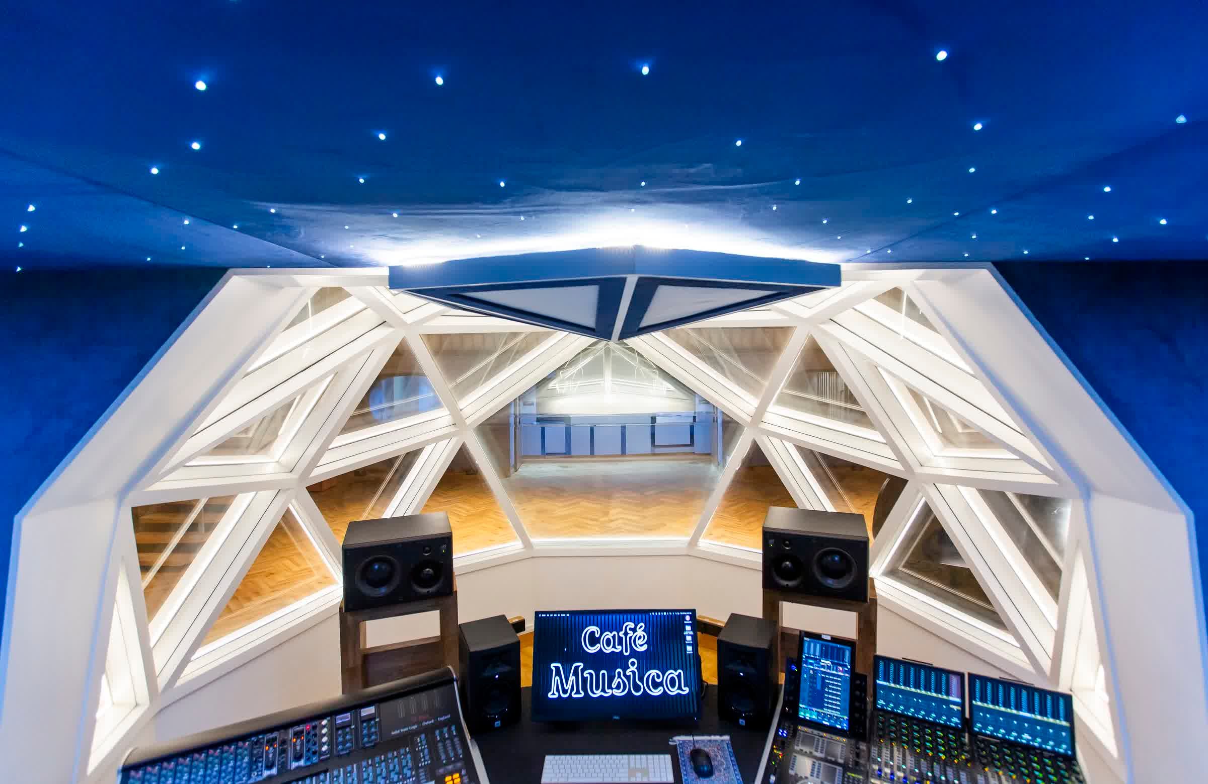 Cafe Musica Studio - Image 60